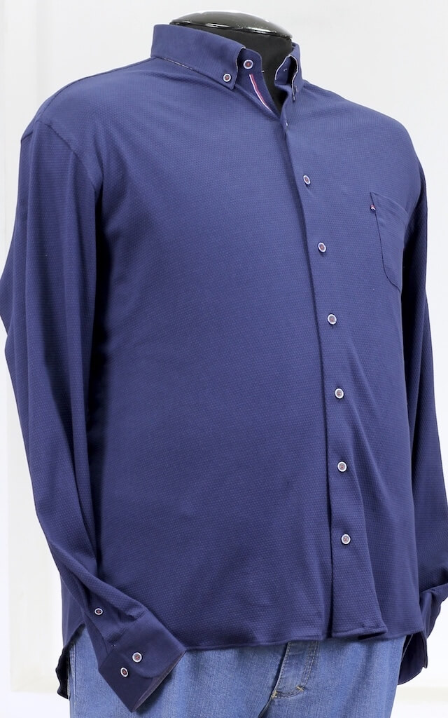 Темно-синяя рубашка из структурной ткани 23241138